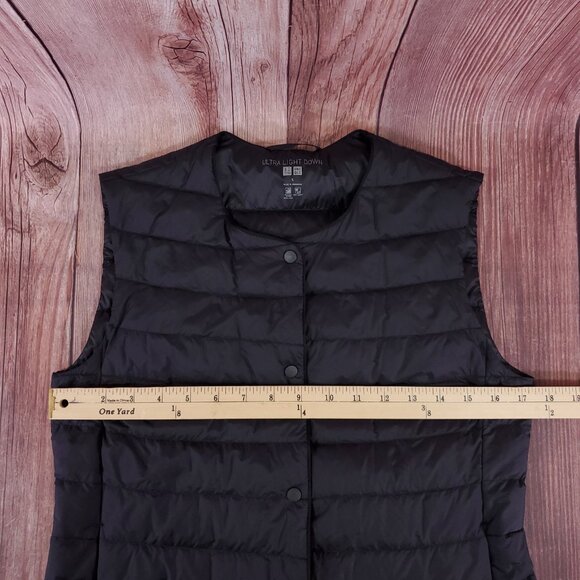 Uniqlo Womens Small Ultra Light Down Vest Compact Packable Puffer Snap Black - Picture 14 of 15